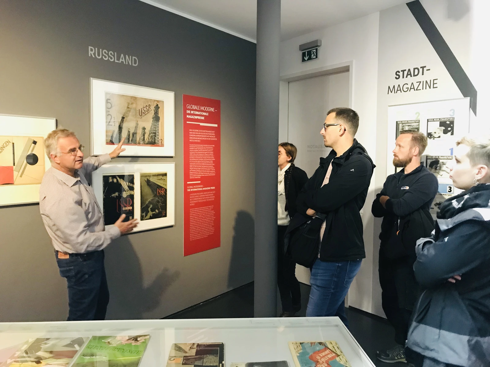 kreative Mittagspause mit Prof. Dr. Patrick Rössler, Kurator der Ausstellung kreative Mittagspause mit Prof. Dr. Patrick Rössler, Kurator der Ausstellung