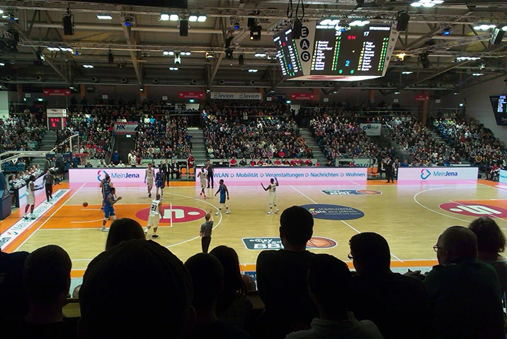 Werbung im Jenaer Nahverkehr und für die 1. Basketball Bundesliga Werbung im Jenaer Nahverkehr und für die 1. Basketball Bundesliga